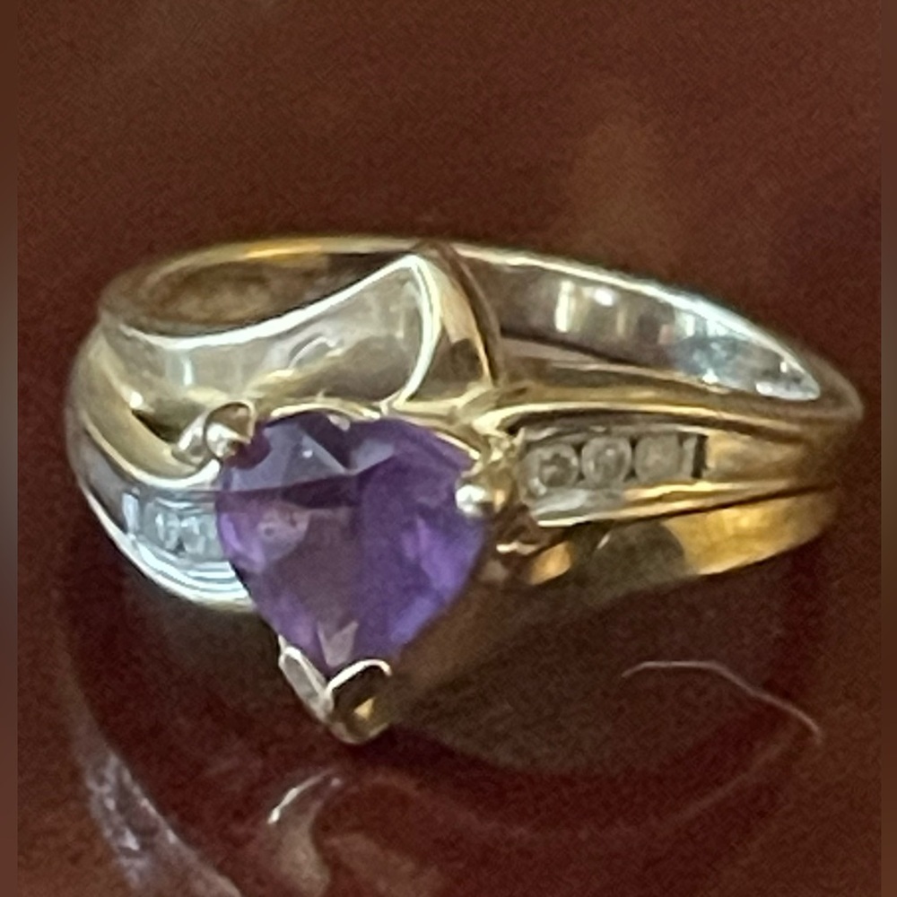 Gold Banded Ring With Statement Purple Heart Gem Size 3.5